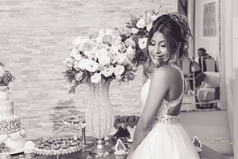 Fenix Arte Foto | Fotografia de Aniversário | Debutante | PRAIA#fenixartephoto #fenixartefoto #fotografodedebutante #festade15anos #meus15anos