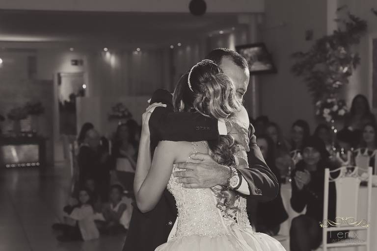 Fenix Arte Foto | Fotografia de Aniversário | Debutante | PRAIA#fenixartephoto #fenixartefoto #fotografodedebutante #festade15anos #meus15anos