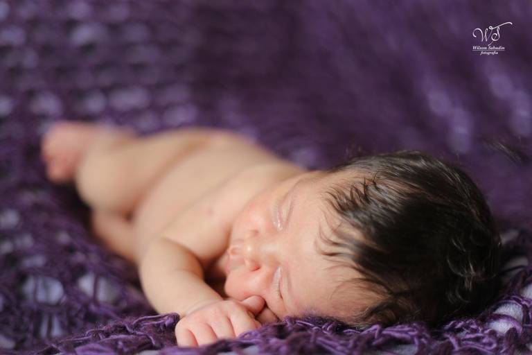 fotografia de newborn em Salvador Bahia, Manuela com 10 dias dorme tranquilamente