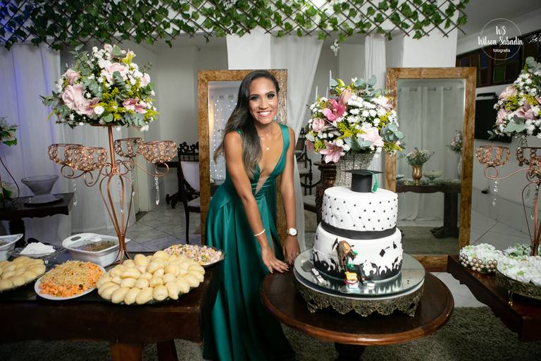 fotografia de formatura em salvador Bahia, formatura de fisioterapia com o bolo