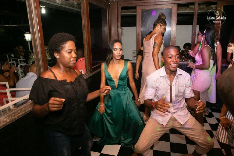 fotografia de formatura em salvador Bahia, formatura de fisioterapia dançando