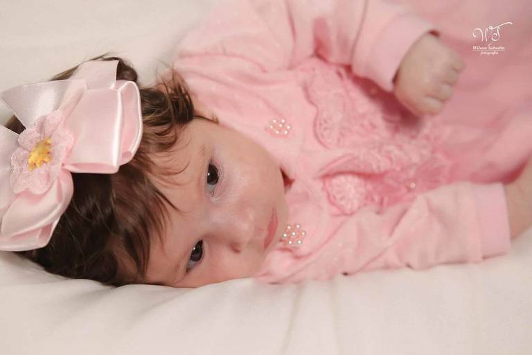 fotografia infantil em Salvador Bahia, Geovana com roupa cor de rosa