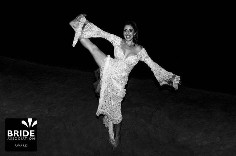 noiva se divertindo na festa de casamento no resort Grand Palladium na bahia