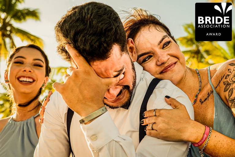 Casamento na praia, padrinhos emocionados
