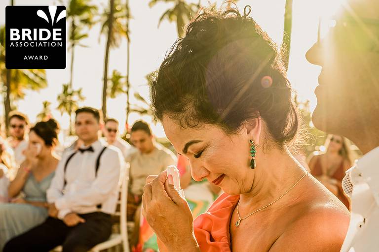Casamento na praia, padrinhos emocionados