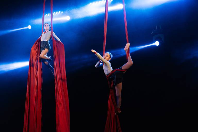 felipe-lopes-fotografia-fotografo-em-osorio-escola-de-danca-aerea-espetaculo-final-de-ano-flutua