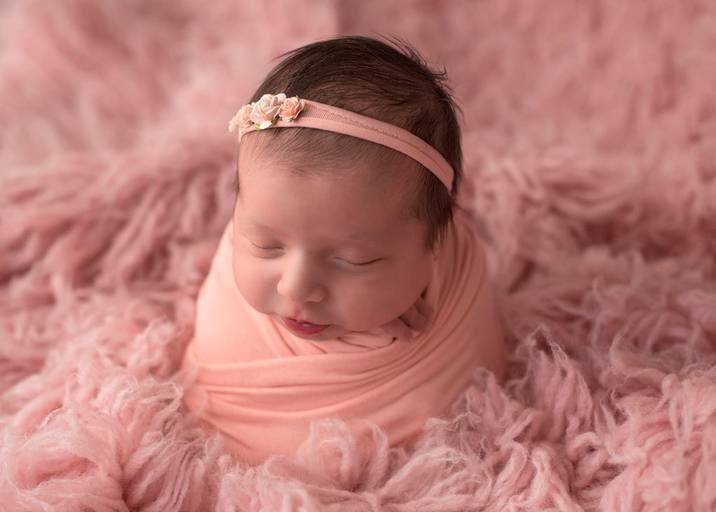 Ensaio de Newborn Campinas Karina Brandão Newborn Studio menina saquinho de batata rosa