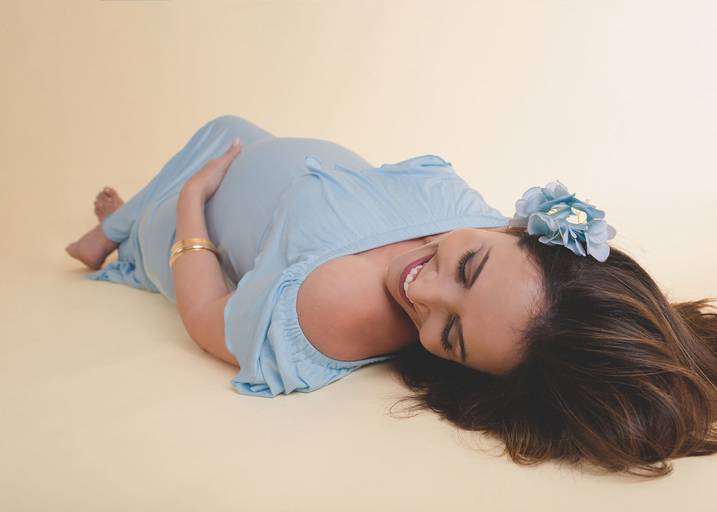 Ensaio Gestante em estúdio editorial