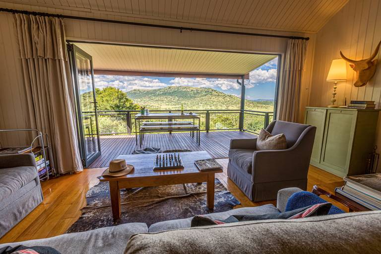 Three Tree Hill, Sala família. 