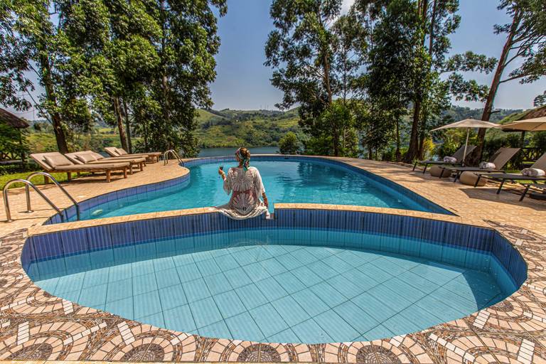 Piscina do Crater Safari Lodge. For portal Uganda. 