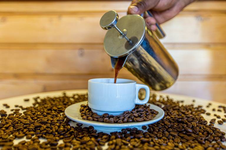 Cafe no Acacia Lodge. 