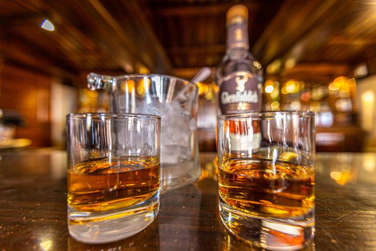 Wisky in Acacia Lodge. 