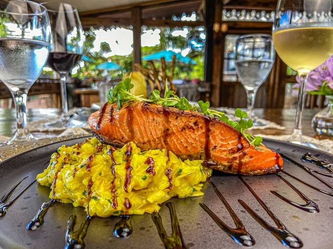 Salmão com risoto de limao siciliano na estalagem La hacienda em Gramado. 