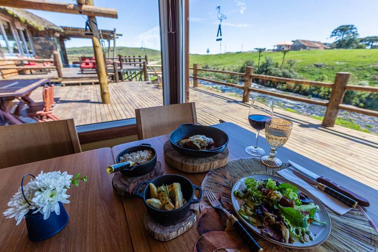 Almoço no parador em Cambara do sul. 