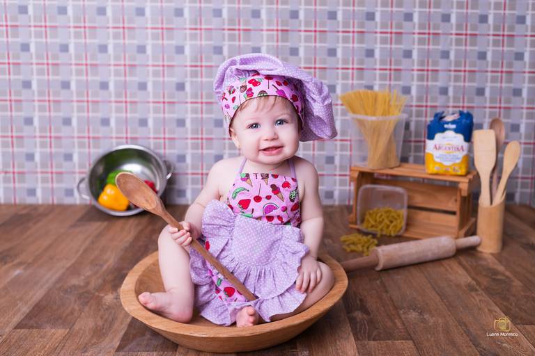 Cozinha, Cozinheira, Luana, Moresco, Fotografia, fotografa, fotografo, estudio, foto, nene, criança, bebe, acompanhamento, mensal, trimestral, criativo, tematico, melhor, maior, menina, menino, banho, cenário