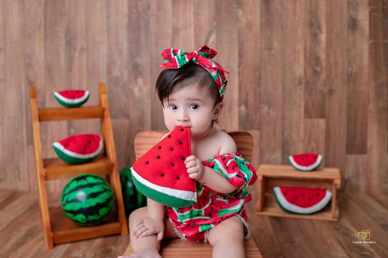 Melancia, fruta, Luana, Moresco, Fotografia, fotografa, fotografo, estudio, foto, nene, criança, bebe, acompanhamento, mensal, trimestral, criativo, tematico, melhor, maior, menina, menino, banho, cenário