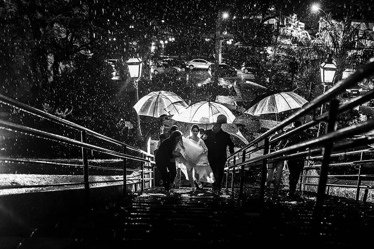 Alexandre Casttro fotografo de casamento em Patos de minas fotos diferentes com estilo espontânes lindas preto e branco escada
