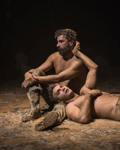 Tom na fazenda - dir- Rodrigo Portela com Armando Babaioff