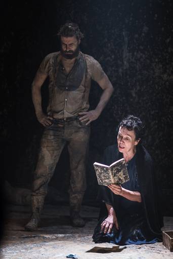 Analu Prestes na primeira montagem de Tom na fazenda