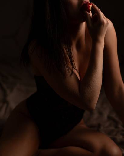 Foto Sensual Feminina Morango do Amor