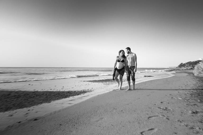 foto estudio embarazo el la playa reus