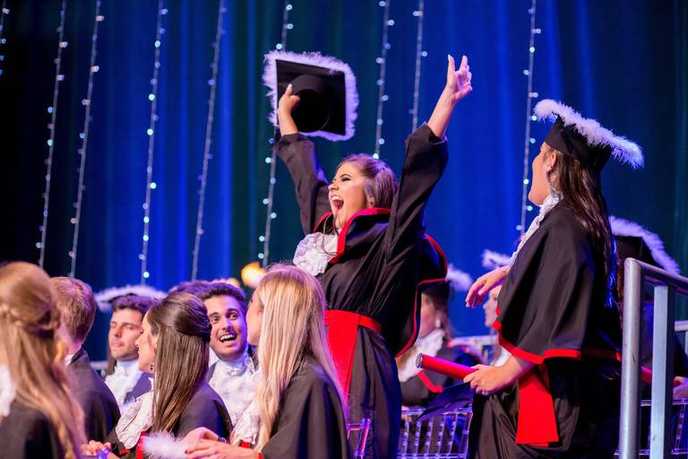formatura-colacao-de-grau-solenidade-ufrgs-pucrs-feevale-unisinos-unilasalle-fotografo-qualidade-making-of-direito-medicina-administracao-arquitetura-publicidade-faculdade-impressao-de-foto