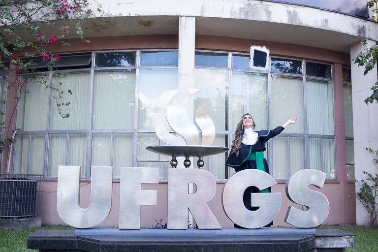 formatura-colacao-de-grau-solenidade-ufrgs-pucrs-feevale-unisinos-unilasalle-fotografo-qualidade-making-of-direito-medicina-administracao-arquitetura-publicidade-faculdade-impressao-de-foto