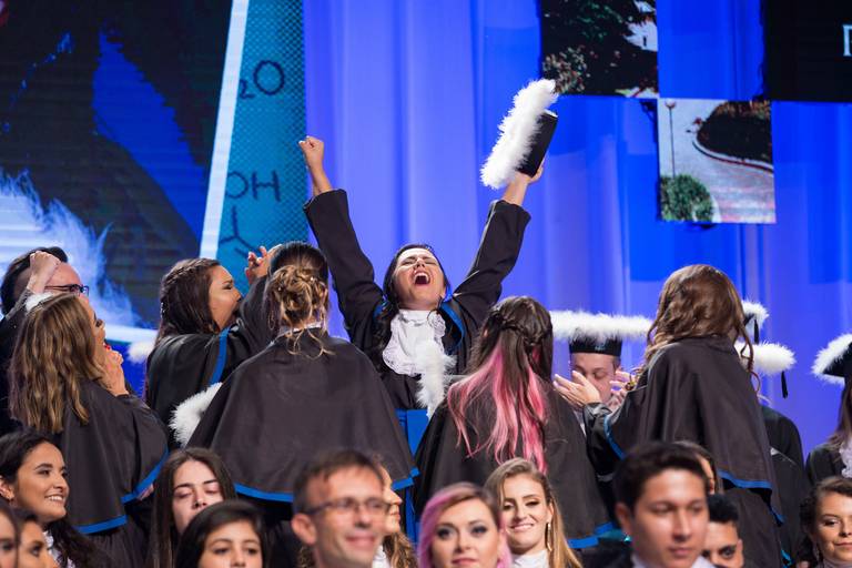 formatura-colacao-de-grau-solenidade-ufrgs-pucrs-feevale-unisinos-unilasalle-fotografo-qualidade-making-of-direito-medicina-administracao-arquitetura-publicidade-faculdade-impressao-de-foto