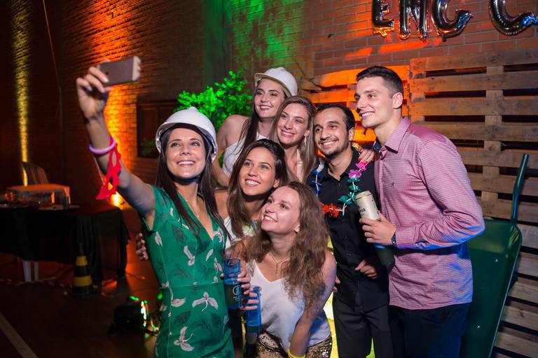 formatura-colacao-de-grau-solenidade-ufrgs-pucrs-feevale-unisinos-unilasalle-fotografo-qualidade-making-of-direito-medicina-administracao-arquitetura-publicidade-faculdade-impressao-de-foto