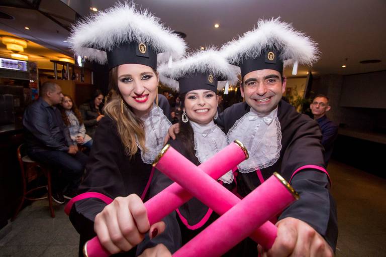 formatura-colacao-de-grau-solenidade-ufrgs-pucrs-feevale-unisinos-unilasalle-fotografo-qualidade-making-of-direito-medicina-administracao-arquitetura-publicidade-faculdade-impressao-de-foto