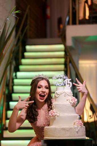 fotografia-15-anos-debutante-porto-alegre-ensaio-book-imperio-elite-king-15th-debut-festa-princesa-felicidade-familia-casa-de-festas-pista-danca-vestido-fifteen-salao-beleza