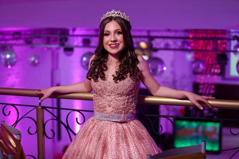 fotografia-15-anos-debutante-porto-alegre-ensaio-book-imperio-elite-king-15th-debut-festa-princesa-felicidade-familia-casa-de-festas-pista-danca-vestido-fifteen-salao-beleza