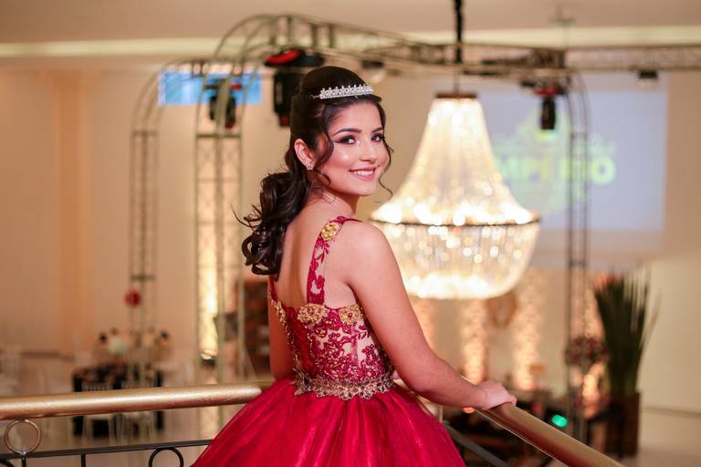 fotografia-15-anos-debutante-porto-alegre-ensaio-book-imperio-elite-king-15th-debut-festa-princesa-felicidade-familia-casa-de-festas-pista-danca-vestido-fifteen-salao-beleza