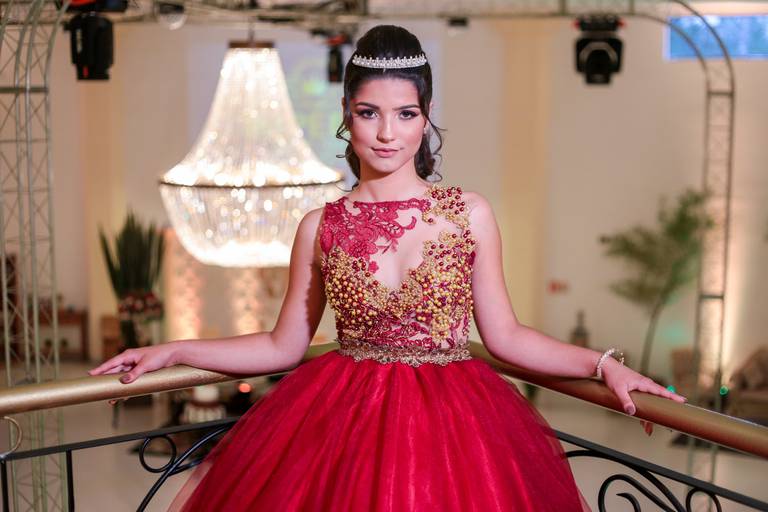 fotografia-15-anos-debutante-porto-alegre-ensaio-book-imperio-elite-king-15th-debut-festa-princesa-felicidade-familia-casa-de-festas-pista-danca-vestido-fifteen-salao-beleza