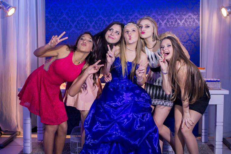 fotografia-15-anos-debutante-porto-alegre-ensaio-book-imperio-elite-king-15th-debut-festa-princesa-felicidade-familia-casa-de-festas-pista-danca-vestido-fifteen-salao-beleza