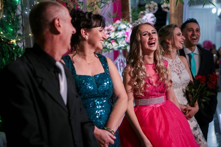 fotografia-15-anos-debutante-porto-alegre-ensaio-book-imperio-elite-king-15th-debut-festa-princesa-felicidade-familia-casa-de-festas-pista-danca-vestido-fifteen-salao-beleza