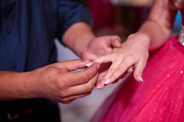 fotografia-15-anos-debutante-porto-alegre-ensaio-book-imperio-elite-king-15th-debut-festa-princesa-felicidade-familia-casa-de-festas-pista-danca-vestido-fifteen-salao-beleza