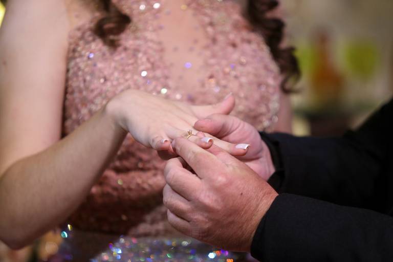 fotografia-15-anos-debutante-porto-alegre-ensaio-book-imperio-elite-king-15th-debut-festa-princesa-felicidade-familia-casa-de-festas-pista-danca-vestido-fifteen-salao-beleza