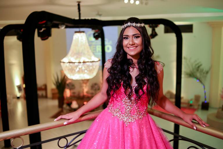 fotografia-15-anos-debutante-porto-alegre-ensaio-book-imperio-elite-king-15th-debut-festa-princesa-felicidade-familia-casa-de-festas-pista-danca-vestido-fifteen-salao-beleza