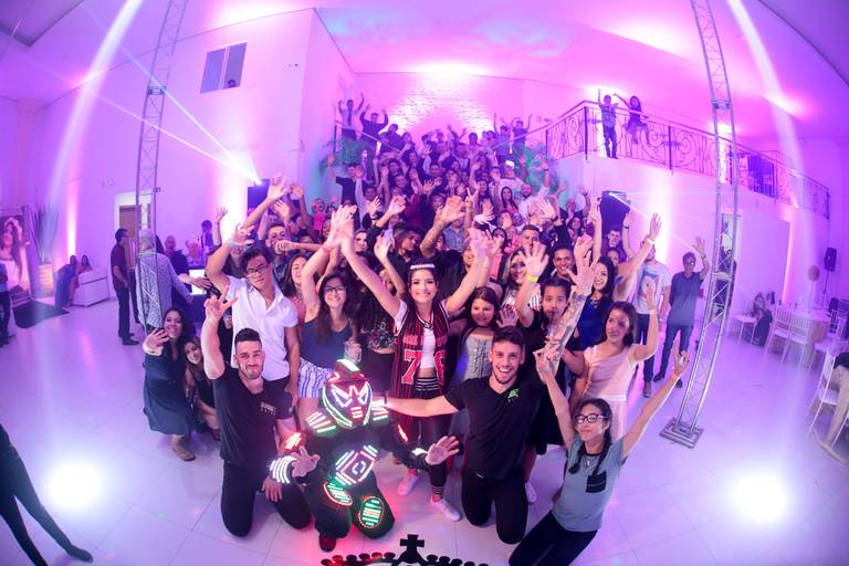 fotografia-15-anos-debutante-porto-alegre-ensaio-book-imperio-elite-king-15th-debut-festa-princesa-felicidade-familia-casa-de-festas-pista-danca-vestido-fifteen-salao-beleza