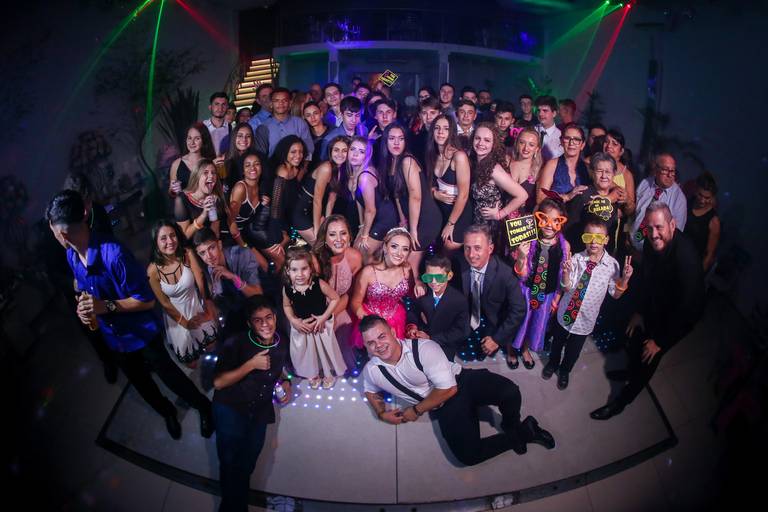 fotografia-15-anos-debutante-porto-alegre-ensaio-book-imperio-elite-king-15th-debut-festa-princesa-felicidade-familia-casa-de-festas-pista-danca-vestido-fifteen-salao-beleza