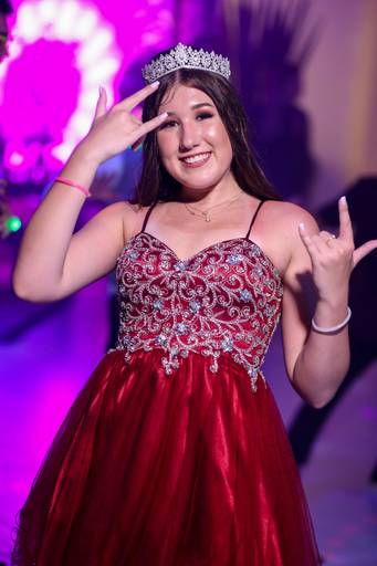 fotografia-15-anos-debutante-porto-alegre-ensaio-book-imperio-elite-king-15th-debut-festa-princesa-felicidade-familia-casa-de-festas-pista-danca-vestido-fifteen-salao-beleza