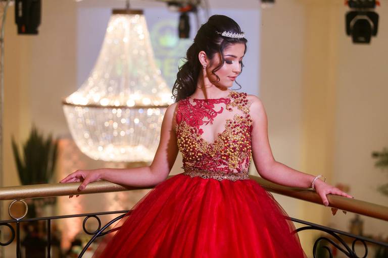 fotografia-15-anos-debutante-porto-alegre-ensaio-book-imperio-elite-king-15th-debut-festa-princesa-felicidade-familia-casa-de-festas-pista-danca-vestido-fifteen-salao-beleza