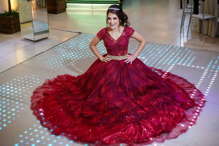 fotografia-15-anos-debutante-porto-alegre-ensaio-book-imperio-elite-king-15th-debut-festa-princesa-felicidade-familia-casa-de-festas-pista-danca-vestido-fifteen-salao-beleza