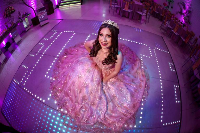 fotografia-15-anos-debutante-porto-alegre-ensaio-book-imperio-elite-king-15th-debut-festa-princesa-felicidade-familia-casa-de-festas-pista-danca-vestido-fifteen-salao-beleza