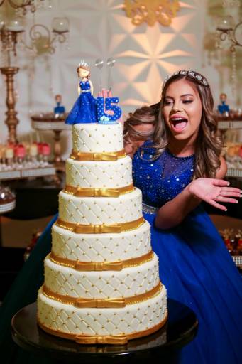 fotografia-15-anos-debutante-porto-alegre-ensaio-book-imperio-elite-king-15th-debut-festa-princesa-felicidade-familia-casa-de-festas-pista-danca-vestido-fifteen-salao-beleza