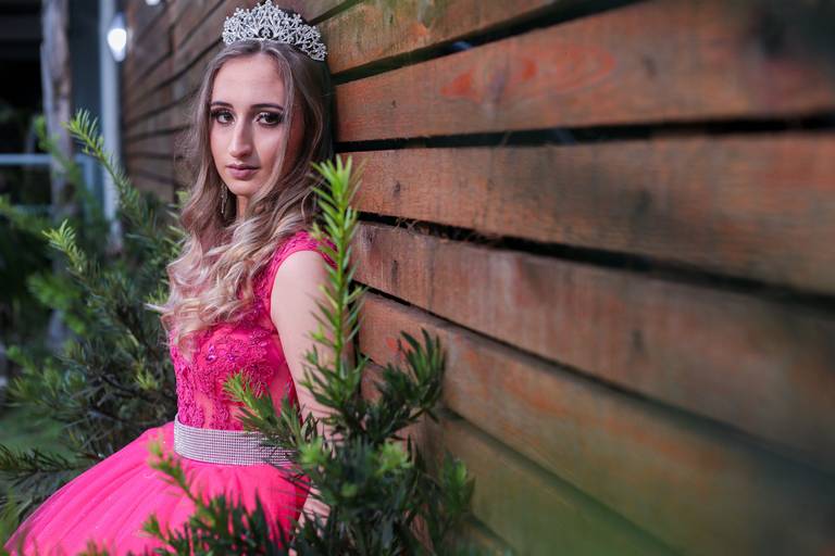 fotografia-15-anos-debutante-porto-alegre-ensaio-book-imperio-elite-king-15th-debut-festa-princesa-felicidade-familia-casa-de-festas-pista-danca-vestido-fifteen-salao-beleza
