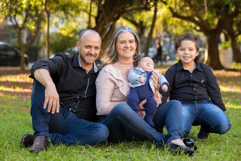 ensaio-familia-infantil-praca-externo-fotos-lindas-ceu-aberto-moda-street-parque-fotografia-modelo-job-flores-porto-alegre-rodrigo-bestetti-book-15th-quinze-anos-aniversario-fotos