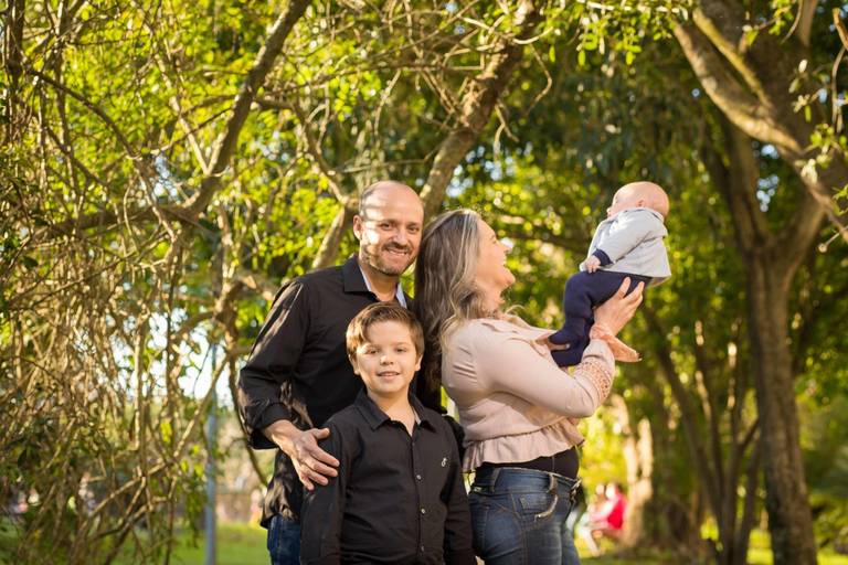 ensaio-familia-infantil-praca-externo-fotos-lindas-ceu-aberto-moda-street-parque-fotografia-modelo-job-flores-porto-alegre-rodrigo-bestetti-book-15th-quinze-anos-aniversario-fotos
