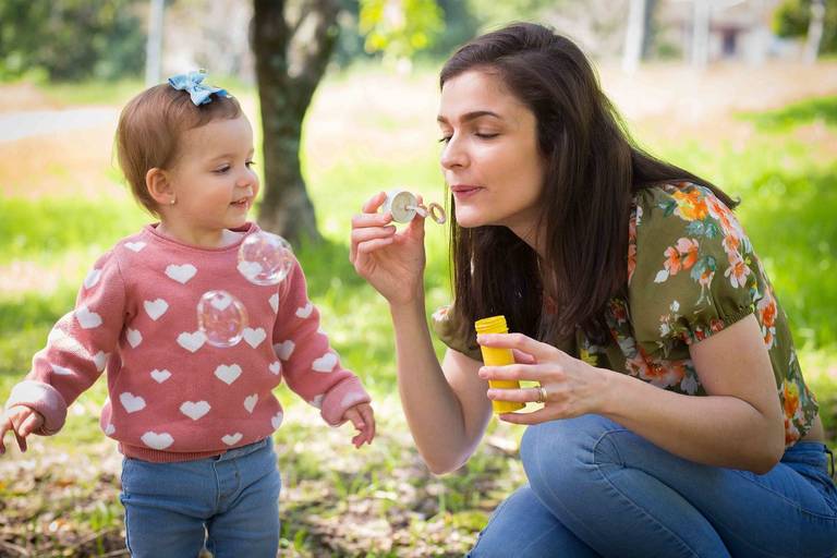 ensaio-familia-infantil-praca-externo-fotos-lindas-ceu-aberto-moda-street-parque-fotografia-modelo-job-flores-porto-alegre-rodrigo-bestetti-book-15th-quinze-anos-aniversario-fotos